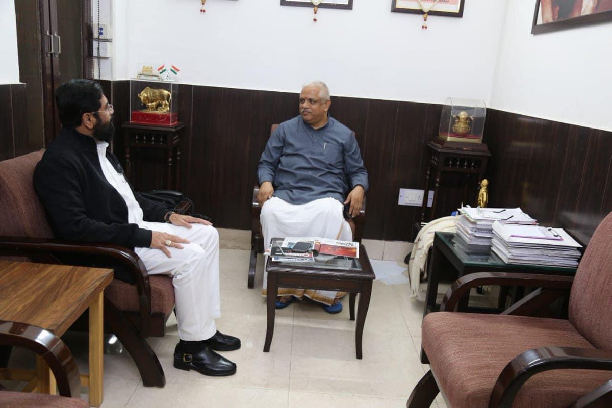 blsanthosh's tweet image. Had a productive interaction with Maharashtra CM Sri Eknath Shinde , a man of masses &amp;amp; a person who has fingers on the political pulse of Maharashtra . Maharashtra will gain huge due to his alliance with @BJP4Maharashtra .