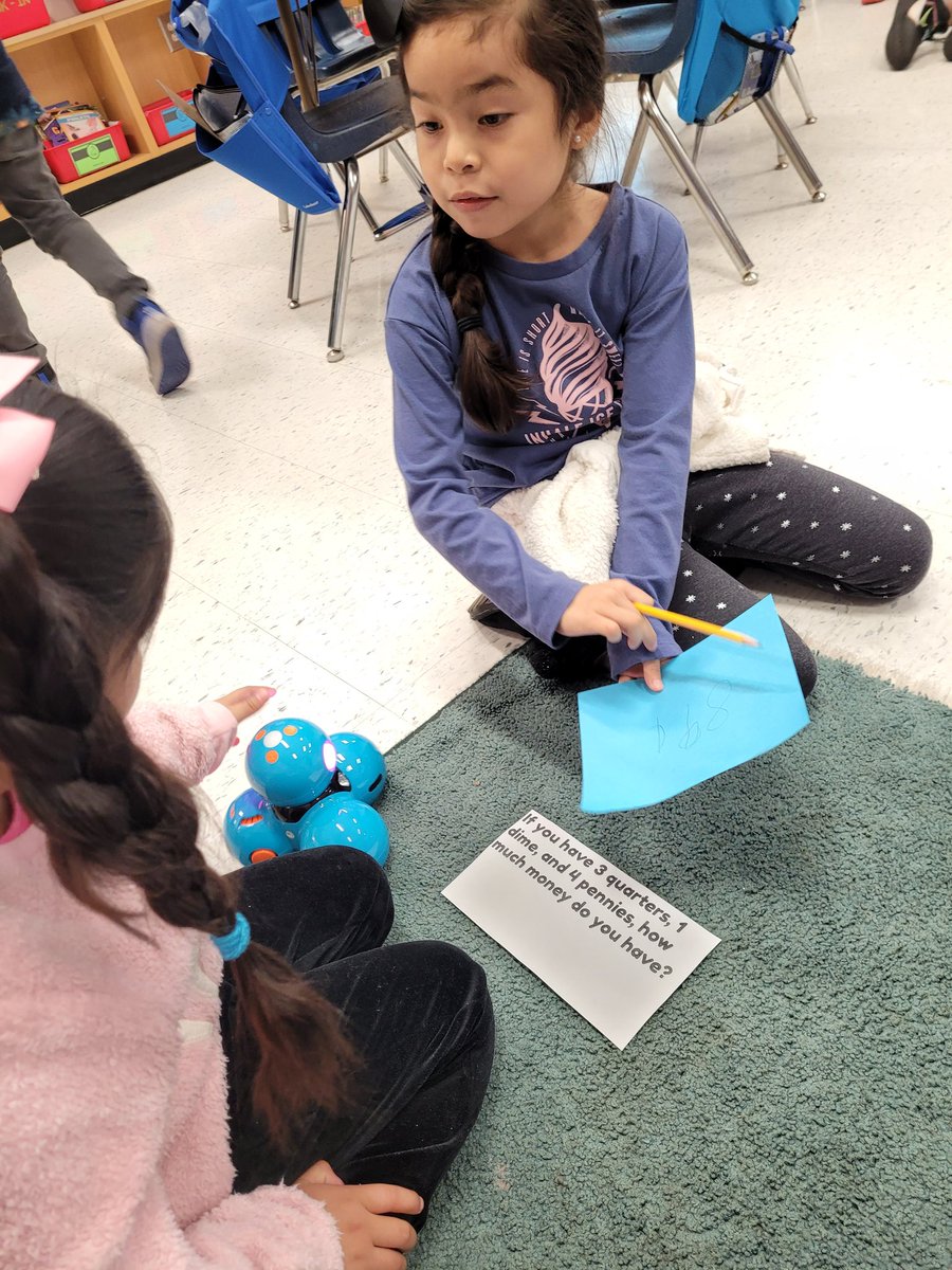 TwistedinTech's tweet photo. Integrating 2nd grade math standards with Dash today! @GroveElementary @WonderWorkshop #moneywordproblems #coding #HourOfCode #collaboration #21stcenturyskills https://t.co/lftcPn4MO1