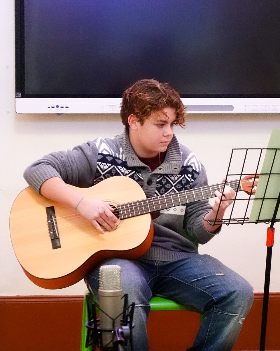 StJuliansLisbon's tweet photo. Y12 and Y13 Unplugged Concert.
Soothing melodies on a rainy autumn day.
#StJuliansLisbon @StJuliansPerf #TheArtOfLearning https://t.co/pGLY3cLTBF