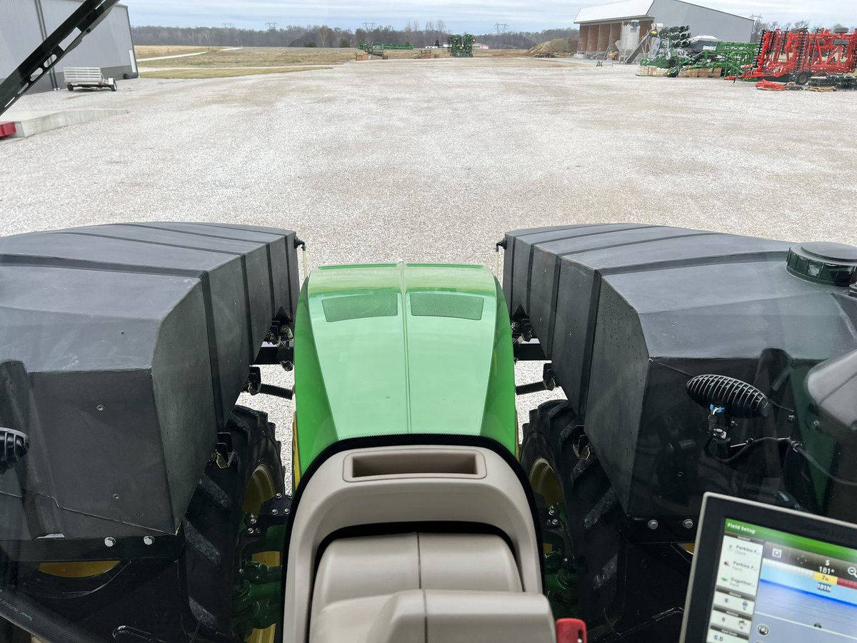 bandedagllc's tweet photo. After one year the @tandtsystemsusa is still holding up extremely well. We foamed it, used a chamois to dry it off and finished off with some Prolong. Still impressed every time we wash it. @JohnWitter_Ag @kruse_tim @tyler_gillett @alliancetractr https://t.co/SJ0VTQkqB4
