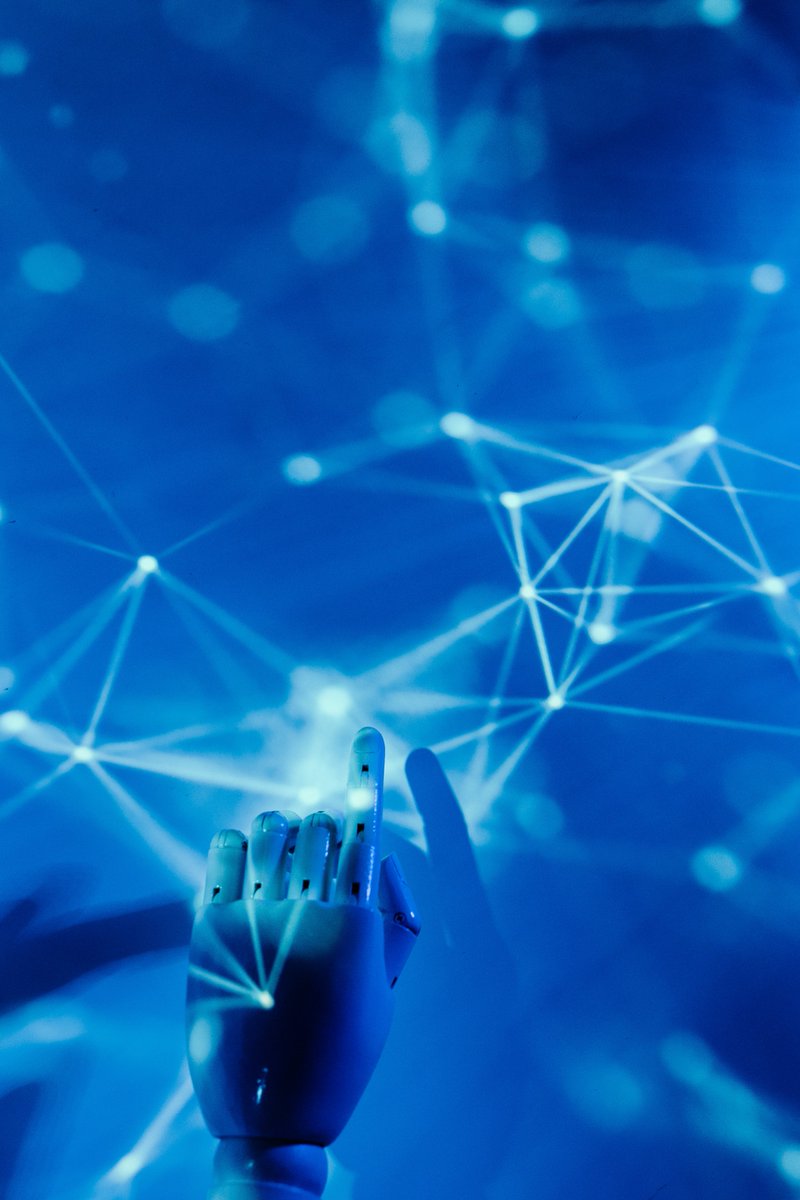 pydathon's tweet photo. Salut ! Vous aussi, votre fil twitter est envahi par des générations de textes et d’images produits par des IA comme GPT-3, ChatGPT… ? Je vous aide à comprendre ce qu’est l’Intelligence Artificielle dans ce premier thread #introML 🧵👇 https://t.co/EcWfwQ5uvn
