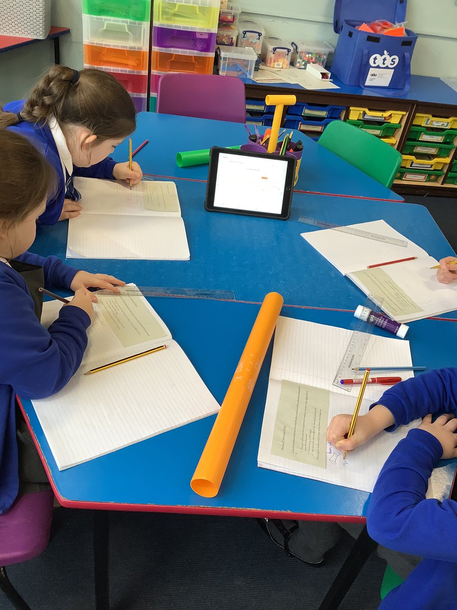 WFPCherry's tweet photo. Year 3 and 4 Science// Using data loggers to see if there is a pattern between the volume of a sound and the vibrations that produced it 🔍 🎤 @WestfieldPrimar @WFPLarch23 https://t.co/yvhqp14mFH