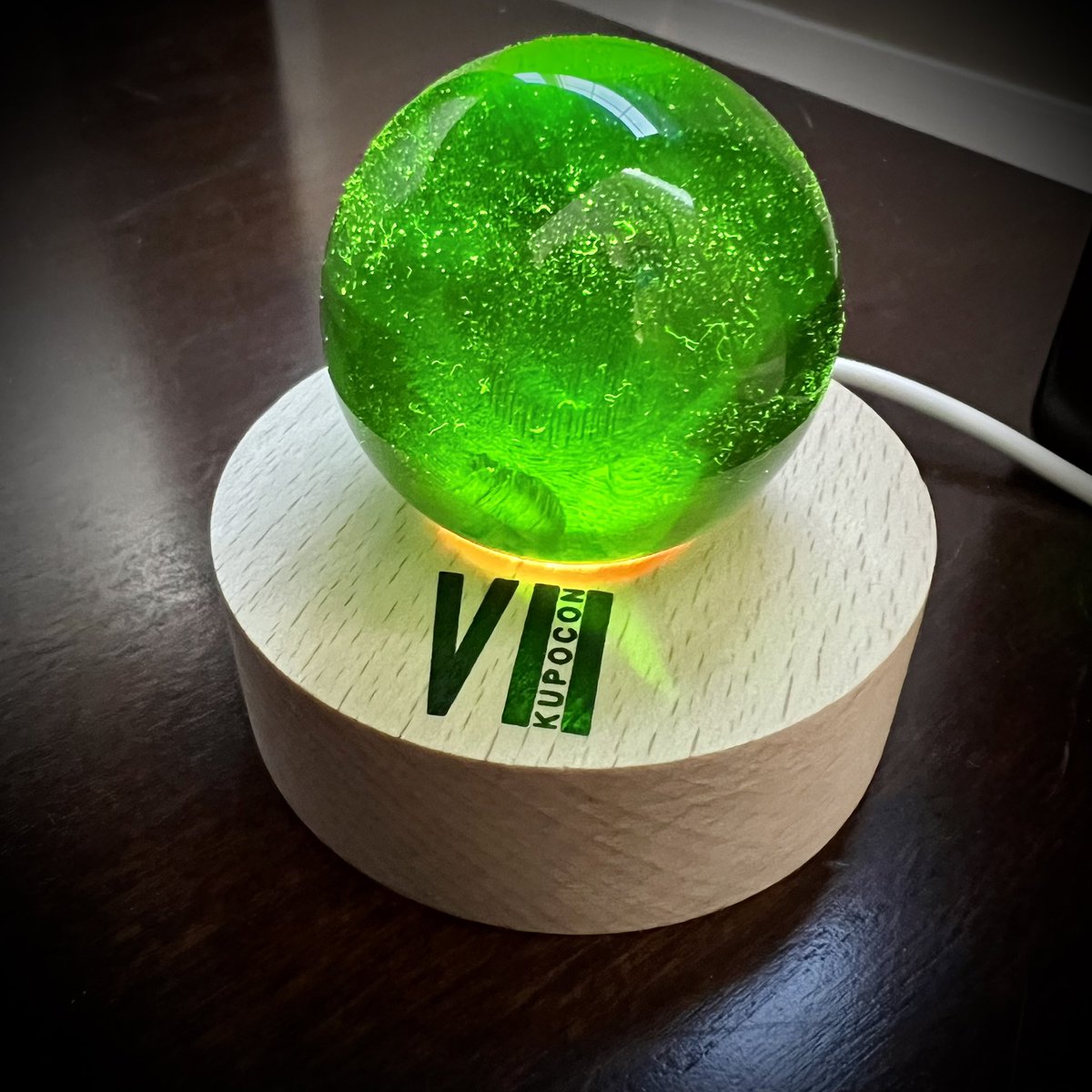 KupoConEN's tweet image. To celebrate the launch of #CrisisCoreReunion, we’re giving away a KupoCon Magic Materia with LED stand. Simply RT or QT for a chance to win. A winner will be selected in 24 hours.