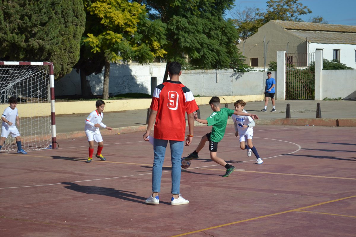Aldaba1985's tweet photo. Nuestro Centro Juvenil estuvo lleno de jóvenes que participaron en las categorías Sub-14 y Sub-18 de nuestro torneo.

También contamos con la participación de un magnífico equipo que vino en representación del @cjadelante y que en todo momento demostró una gran deportividad. 💪🏼 https://t.co/2FgIOaTYZG