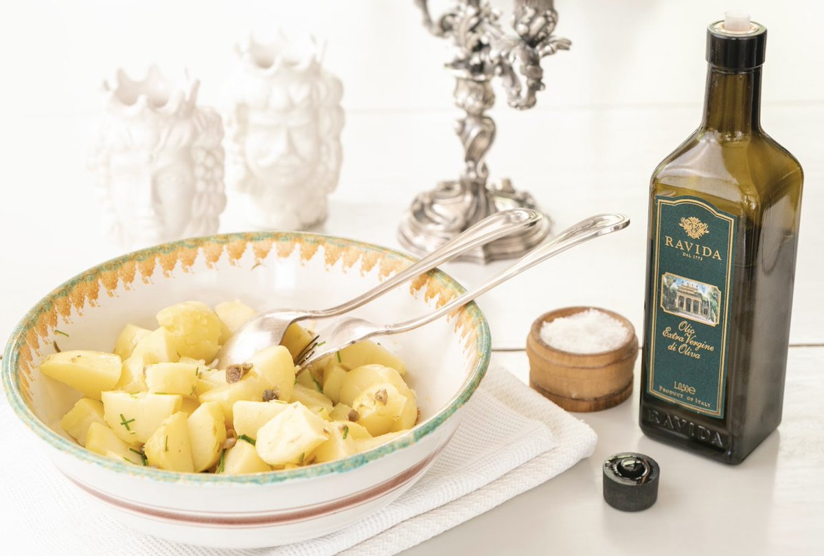 The perfect companion to any meal. Let us tell you about this carefully balanced olive oil. 
The olives are a field blend of Biancolilla, Cerasuola and Nocellara del Belice from the Ravida family farm and selected suppliers.
#oliveoil  #evooil #biancolilla #cerasuola @ravida_evoo