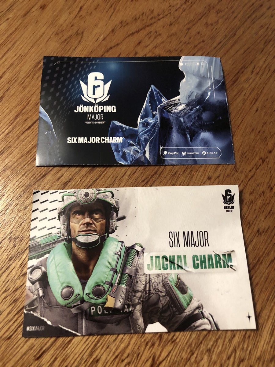 GIVEAWAY TIME

Giving away a Berlin and Jönköping Major charm for one of you!

to enter:
Like+RT✅
Follow me✅

Good Luck!
(Ends 8th December 14 CET)