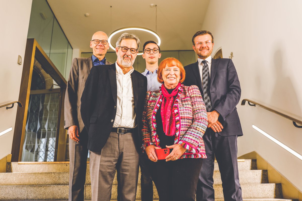 📆 Heute ist internationaler Tag des #Ehrenamts. Mit dem Pro-Noris-Preis belohnen die Bürgerstiftung Nürnberg und „Service Learning – Engagiert Studiert" der THN zum ersten Mal studentisches #Engagement, das mit #gemeinnützigen Organisationen aus Nürnberg entstanden ist. 🏆