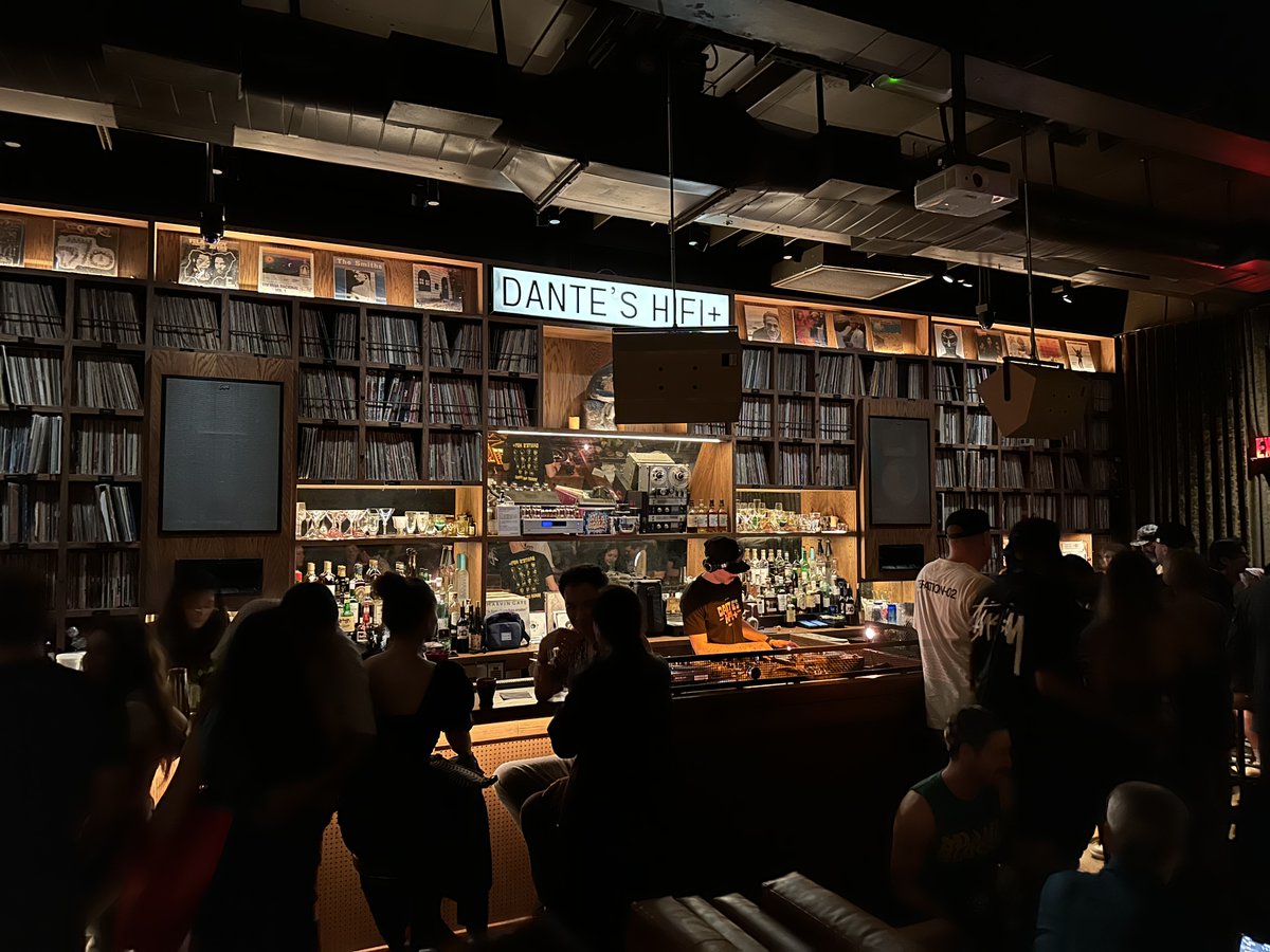 1/ 

Our first event was Subparliaments Unite and consisted of members of <a href="/deadbirds_io/">Dead Birds Society</a> <a href="/hotwings_xyz/">Hot Wings Collective (🦉,🔥)</a> @moonbirdswomen <a href="/LosLatinBirds/">Los Latin Birds</a> <a href="/Nudebirbs/">Nudebirds (🦉, 🔞)</a> and <a href="/Robirds_xyz/">The Robird Republic</a> .

Great indoor and outdoor space. Tacos for dinner. Special drink menu and free custom patches.