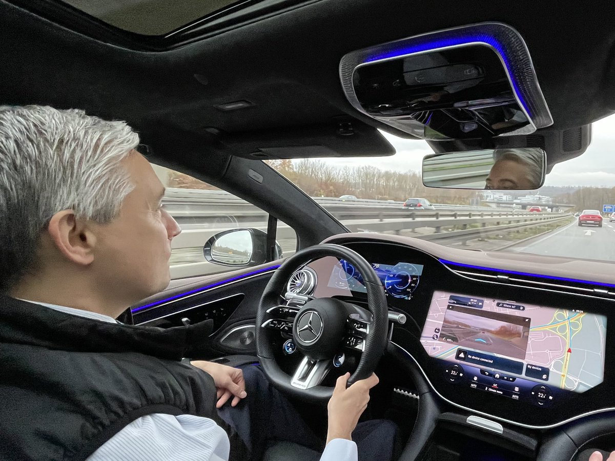 FP_Champagne's tweet photo. Amazing tour of Mercedes Plant 56 today in Sindelfingen 🇩🇪
Digitalization, efficiency, flexibility, sustainability:  those are Mercedes’ priorities to build the car of the future and to which Canada has lots to contribute. https://t.co/LFnLNRY8HM