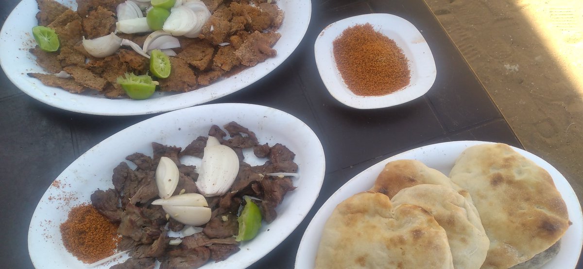 mehada483's tweet photo. وانا في الابيض كان لازم امشي فلاته قورو اكل اقاشي https://t.co/MOMnU2Am81