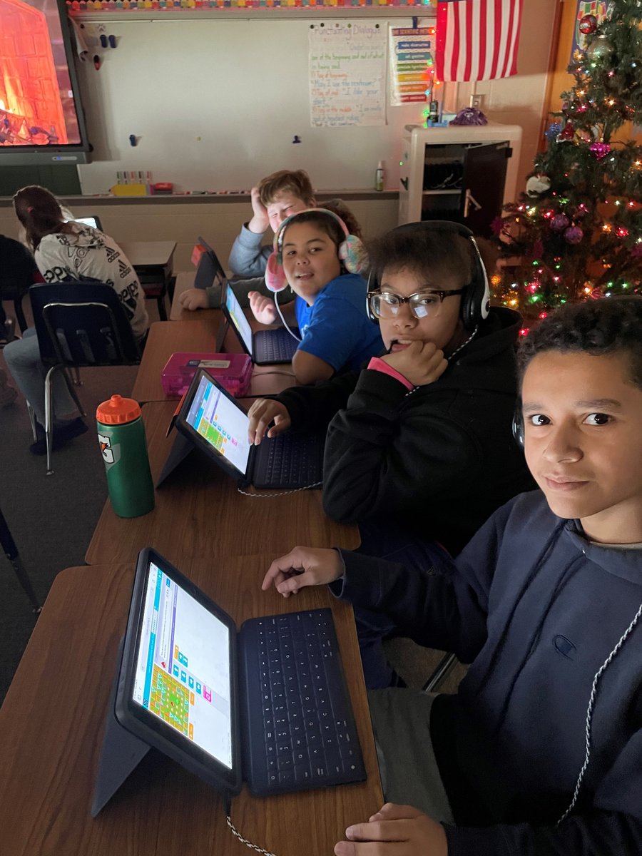 RitaShultz's tweet image. Mrs. Papineau's class is participating in the 2022 Hour of Code.
#HourofCode2022
@murdock_school
@LSClafayette
#LSCHourofCode