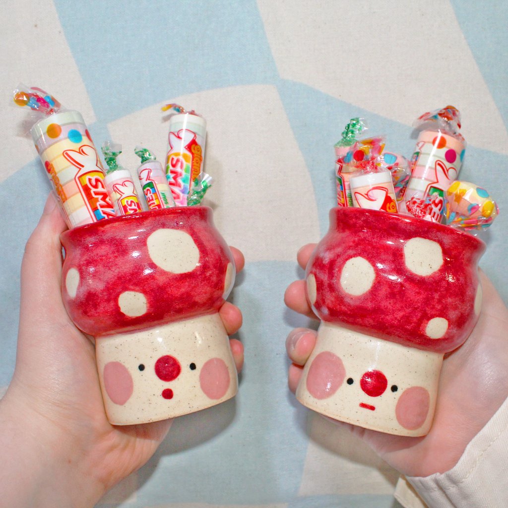 🍄 GIVEAWAY 🍄 1 lucky winner will receive a big box of candy and one set of handmade mushroom cups !! 

HOW TO ENTER:
1. Like + Retweet
2. Follow @smarties + <a href="/theonenamedmara/">mara 🐶</a>

For EXTRA ENTRIES reply and tag a friend (1 tag = 1 entry) + unlimited entries 🍄

#giveaway