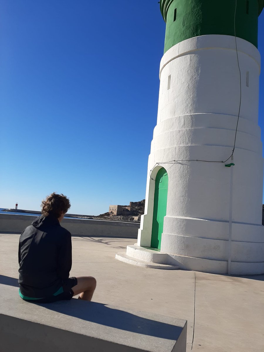 somosveneziola's tweet photo. Cuando nuestro Rafa necesita coger aire y que se pare el mundo unos instantes, aquí es donde encuentra refugio. Sentado junto al Faro Verde, busca las palabras que saltan del mar y luego las convierte en canciones de Veneziola. ¿Cuál es vuestro Faro Verde?
#ElFaroVerde https://t.co/MYhycVjZxR