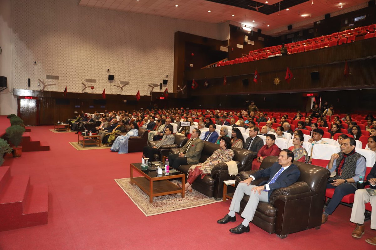 suryacommand's tweet photo. #IndianArmy
#MilLitFestSeason2
MilLitFest 2022 was organized by MLCFF at #Lucknow. Lt Gen Y Dimri GOC-in-C #SuryaCommand &amp; Mrs Nidhi Dimri,Regional President AWWA felicitated the writers &amp; appreciated  their literary efforts &amp; meaningful contribution to society.
@adgpi
@ProDefLko https://t.co/NjcgNw5hm5