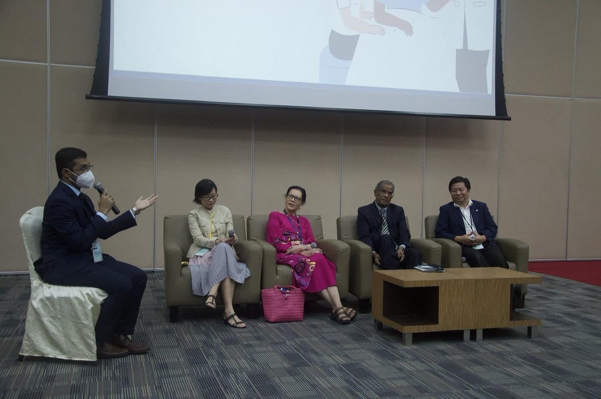 RaymenArviin's tweet photo. Had the pleasure of being the Chief Registration Officer for the Malaysian Students’ Surgical Symposium 2022 &amp; moderator for the forum ‘Stepping Stones towards Becoming a Surgeon’. 

Grateful for the opportunity &amp; hope the conversations we had will inspire many budding surgeons. https://t.co/qf8byYlW6T