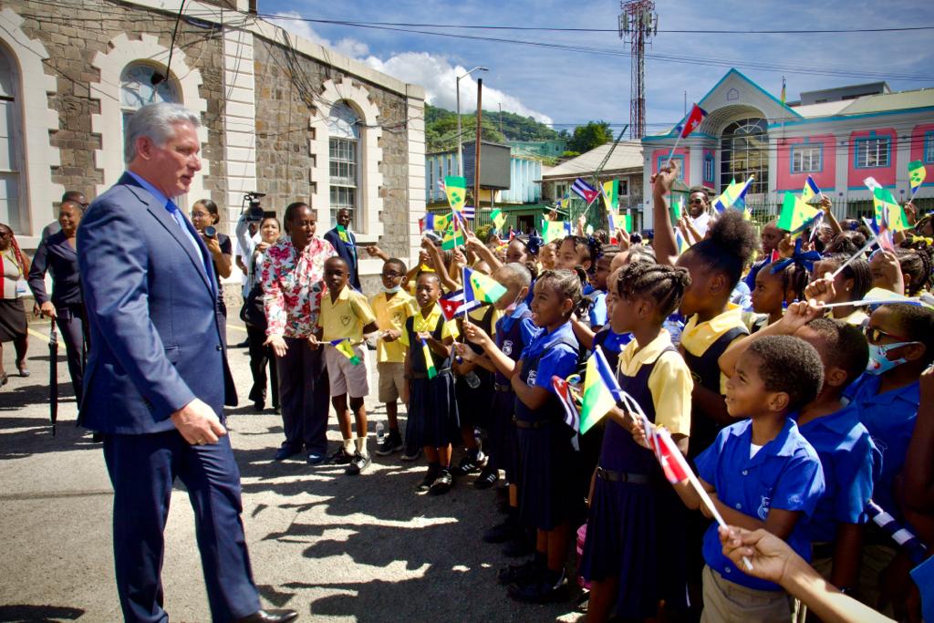 Un honor asistir hoy a Sesión Especial del Parlamento de San Vicente y las Granadinas.

Confirmamos entrañables lazos forjados entre nuestros pueblos y gobiernos en las últimas tres décadas, consolidando así una profunda amistad. #SomosCaribe
