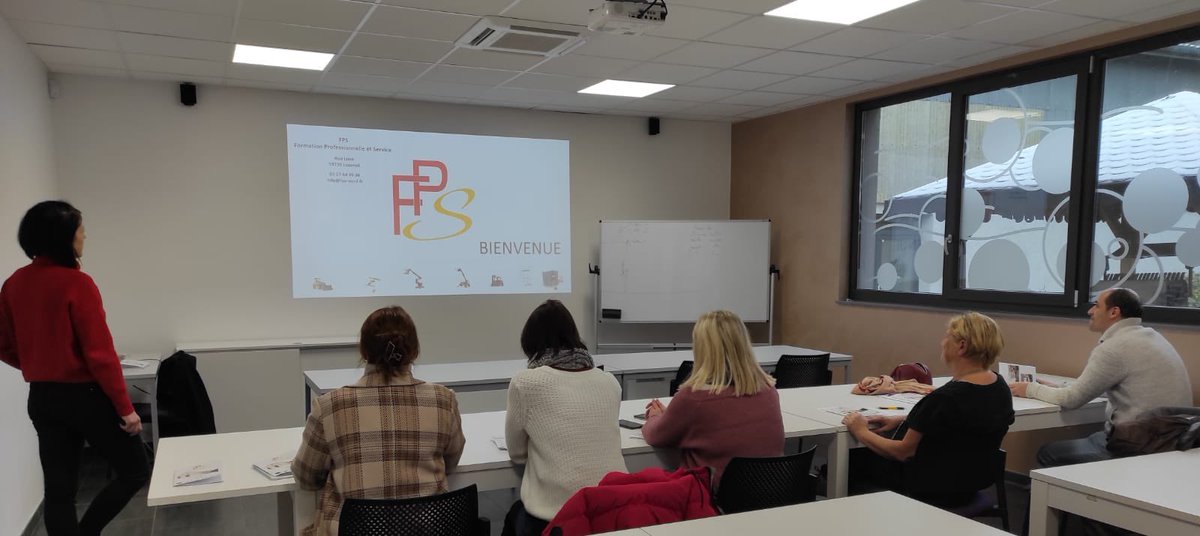 📣 Semaine du Transport et de la Logistique 🚚👷‍♂️
👉Aujourd’hui, le <a href="/FPS/">FPS</a> à #Louvroil ouvre ses🚪aux conseillers du <a href="/polemploi/">Pôle emploi </a> Maubeuge Pasteur pour présenter les formations proposées afin d’orienter au mieux les demandeurs d’emploi🔝
🙏 à vous pour votre accueil !