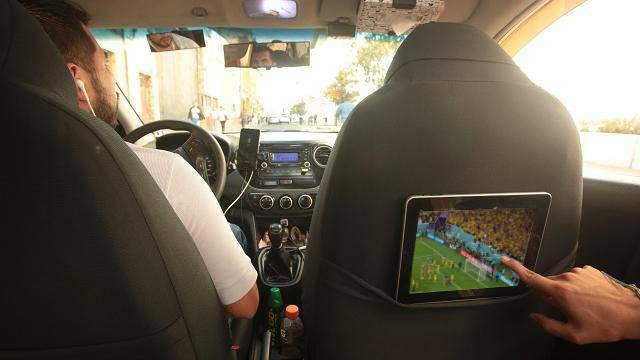 taxishabo's tweet photo. Ya estamos en su destino hace 5min señor...
-Espere un rato que ya va ser gol de Brasil https://t.co/KOEs3eS5w9