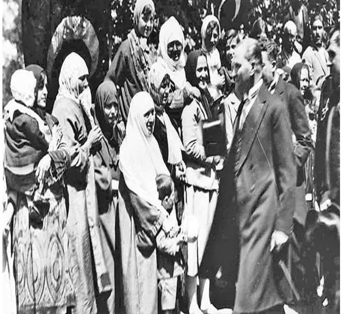 Bu Cumhuriyet, ona değer veren, ona inanmış olan kadınlarımızın elleri ve yürekleri üzerinde daima yükselecektir...

#5Aralık1934 Türk kadınına seçme ve seçilme hakkı tanındı hem de çoğu Avrupa ülkesinden önce.