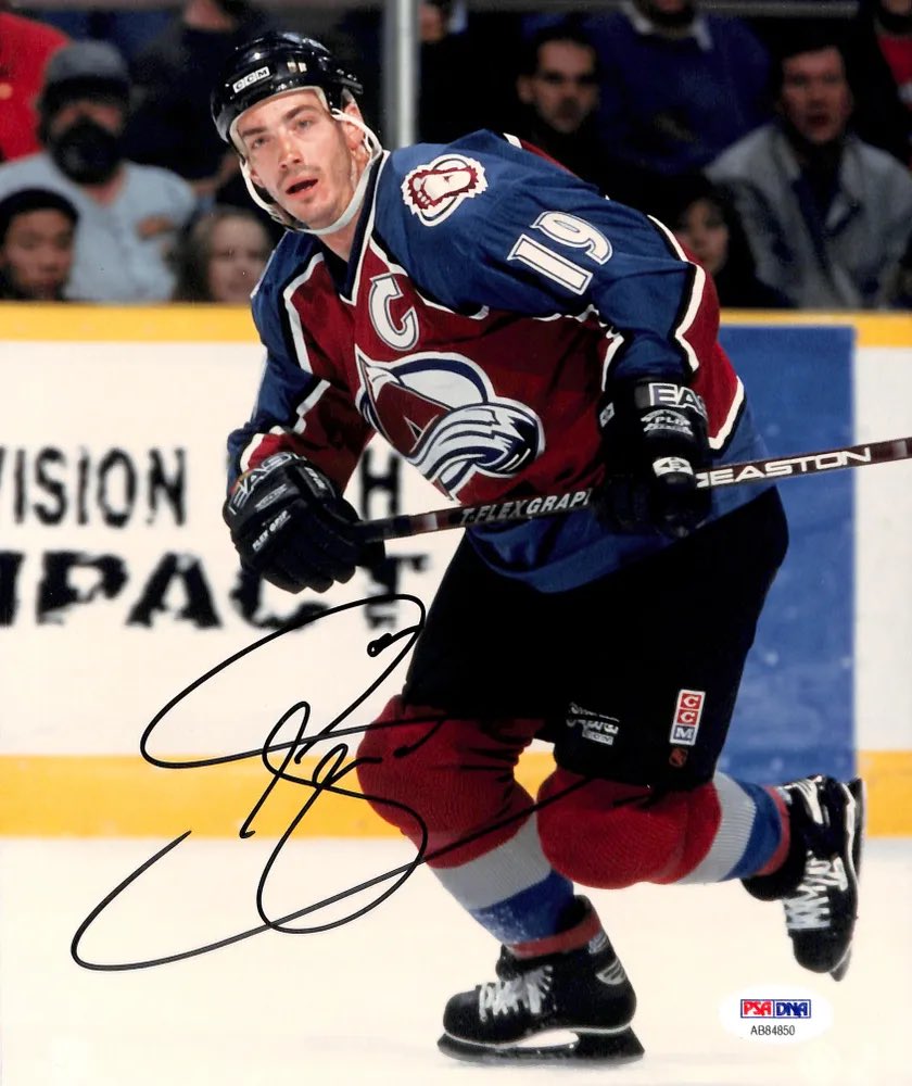 robertademama's tweet photo. Please @Avalanche I am begging you to bring back the black pants and white/black helmet kits https://t.co/6Vnm9gPNYl