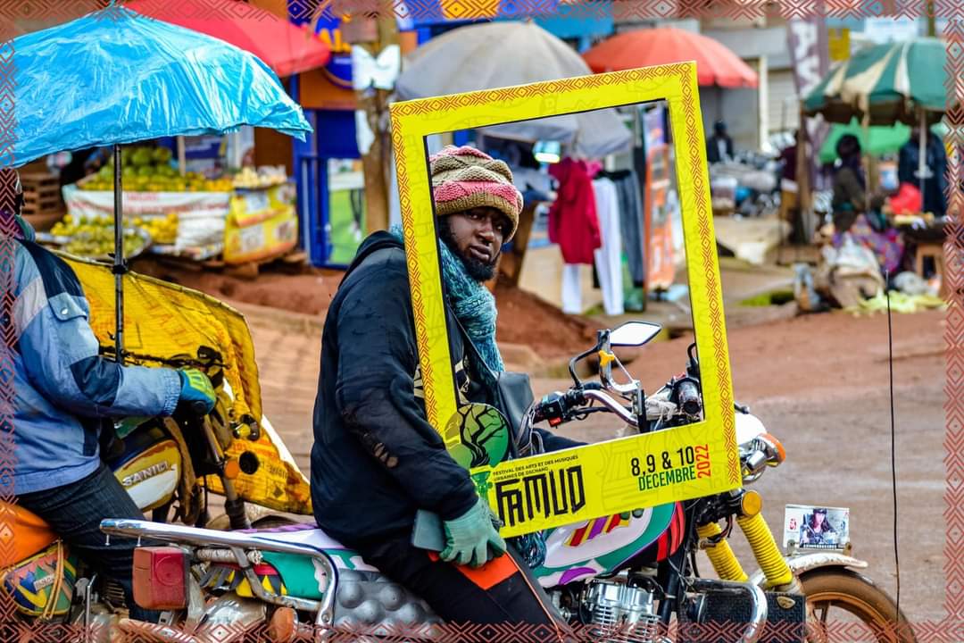 visartculture's tweet photo. Si le Cameroun c'est désormais une planète
Dschang c'est désormais un continent....
Après le festival Kouna, la ville se prépare à accueillir du 8 au 10 décembre le festival des arts et des musiques urbaines de Dschang (Famud)
Vous êtes prêts ?
#Famud
#visartculture https://t.co/jcSFYxn110