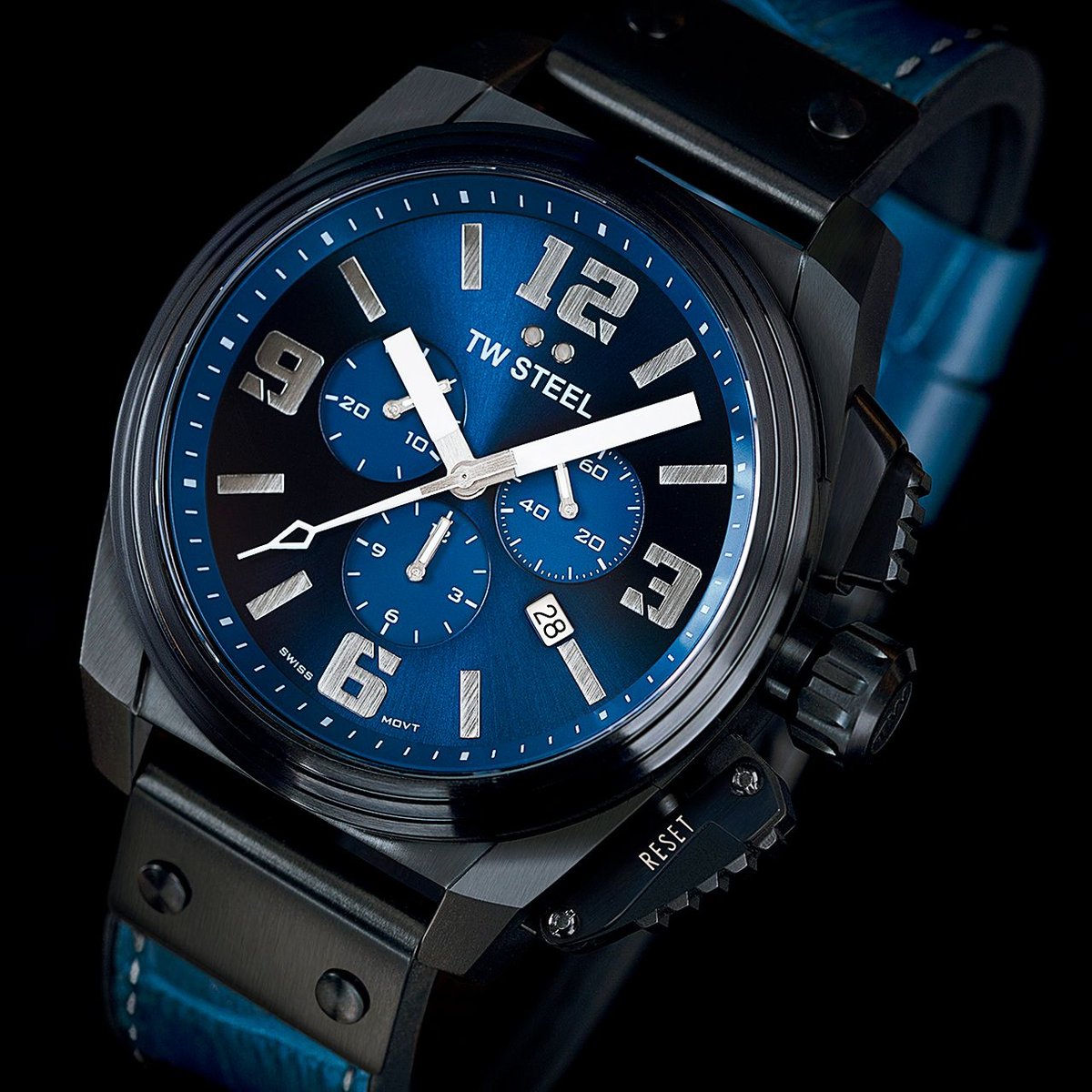 twsteel's tweet image. The only blue a Monday needs. Enrich your watch collection with this bold Swiss Canteen.   

#TWSteel #Timepiece #SwissEngineering #WatchCollection #Waterproofwatch #Instawatch⁠ #horology #dailywatch #watchesofinstagram #wristwatch #watchmania