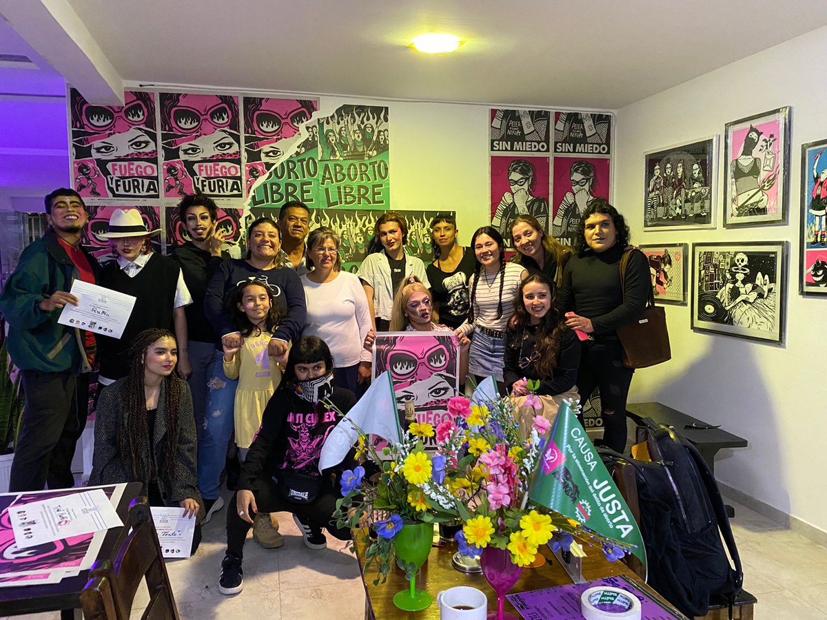 FlowerEscobar's tweet image. Hola tuiter. En Manizales estamos tejiendo un sueño feminista y transfeminista llamado Casa Cultural Asonada. Llevamos 3 meses de puro aguante y alegría pero no ha sido fácil conseguir para el arriendo de este mes. Nos ayudan con un rt y un ❤️para lograr apoyo. Gracias