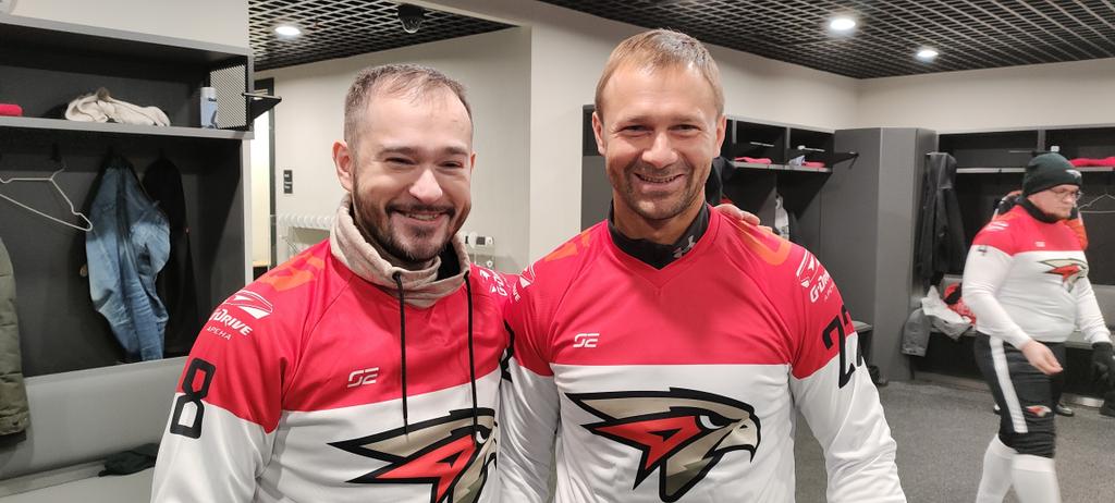 YuriyKolinko's tweet photo. Сегодня Дмитрий Сычёв забил мяч с моей передачи.
Когда-то я бы и подумать о таком не мог. https://t.co/QKdAOvbtHj