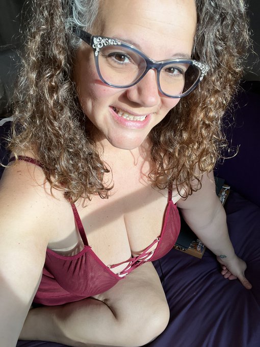 Good morning! The sun is shining! Made it through another weekend!  Monday Motivation cuming soon to