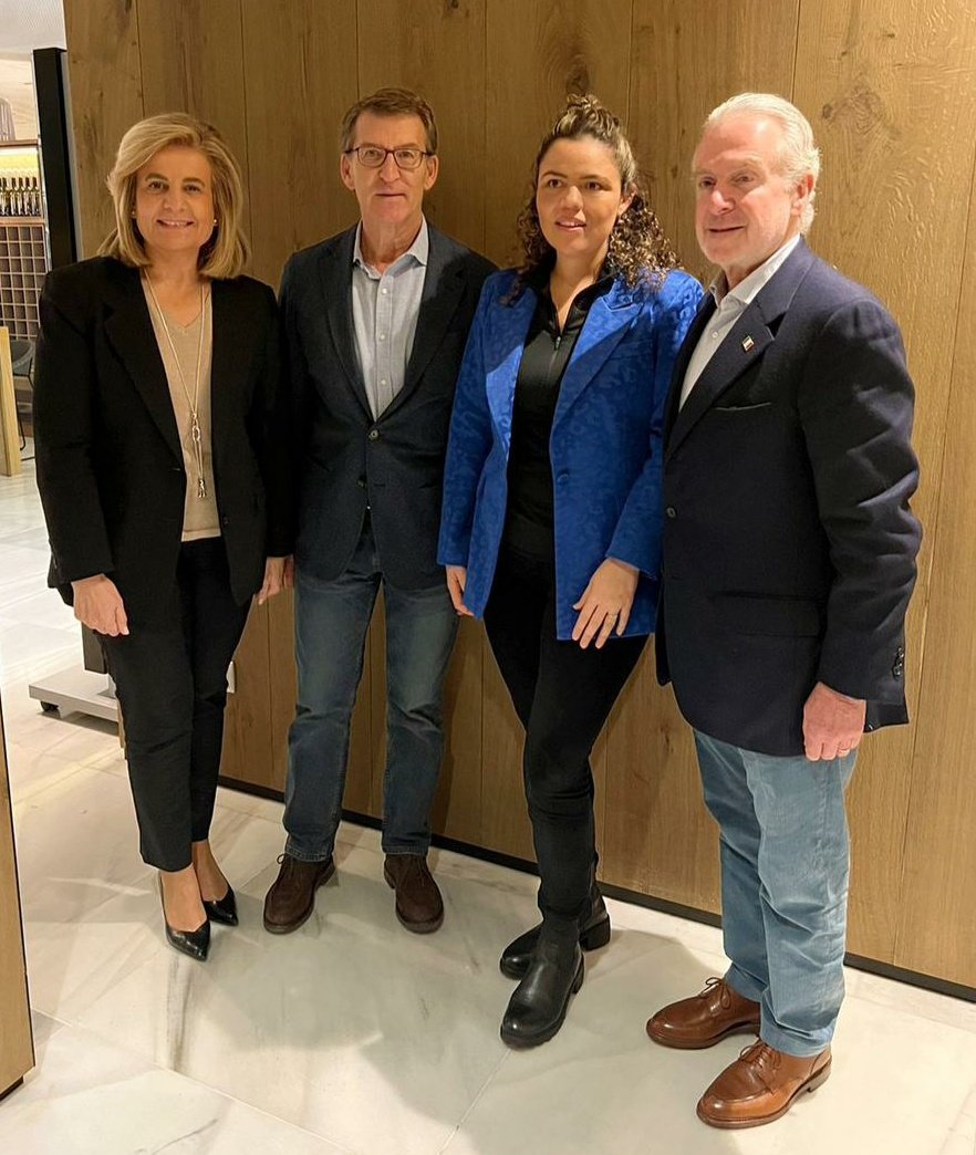ODCA's tweet photo. Como Pdta. de la ODCA y diputada, @marianagc y @SantiagoCreelM, Pdte. de @Mx_Diputados se reunieron con @NunezFeijoo, Pdte. del @ppopular y @fatimaempleo para afianzar la democracia, las libertades y las buenas relaciones entre nuestras regiones.
#SomosODCA
#PartidosHermanos https://t.co/X2F3zm1GXq