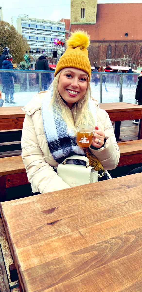 Amy_Sarah95's tweet photo. Had the best time at the German Christmas Markets in Berlin. 🇩🇪🎄Take me back. 😩❤️ https://t.co/i3HZ4L0Q2p