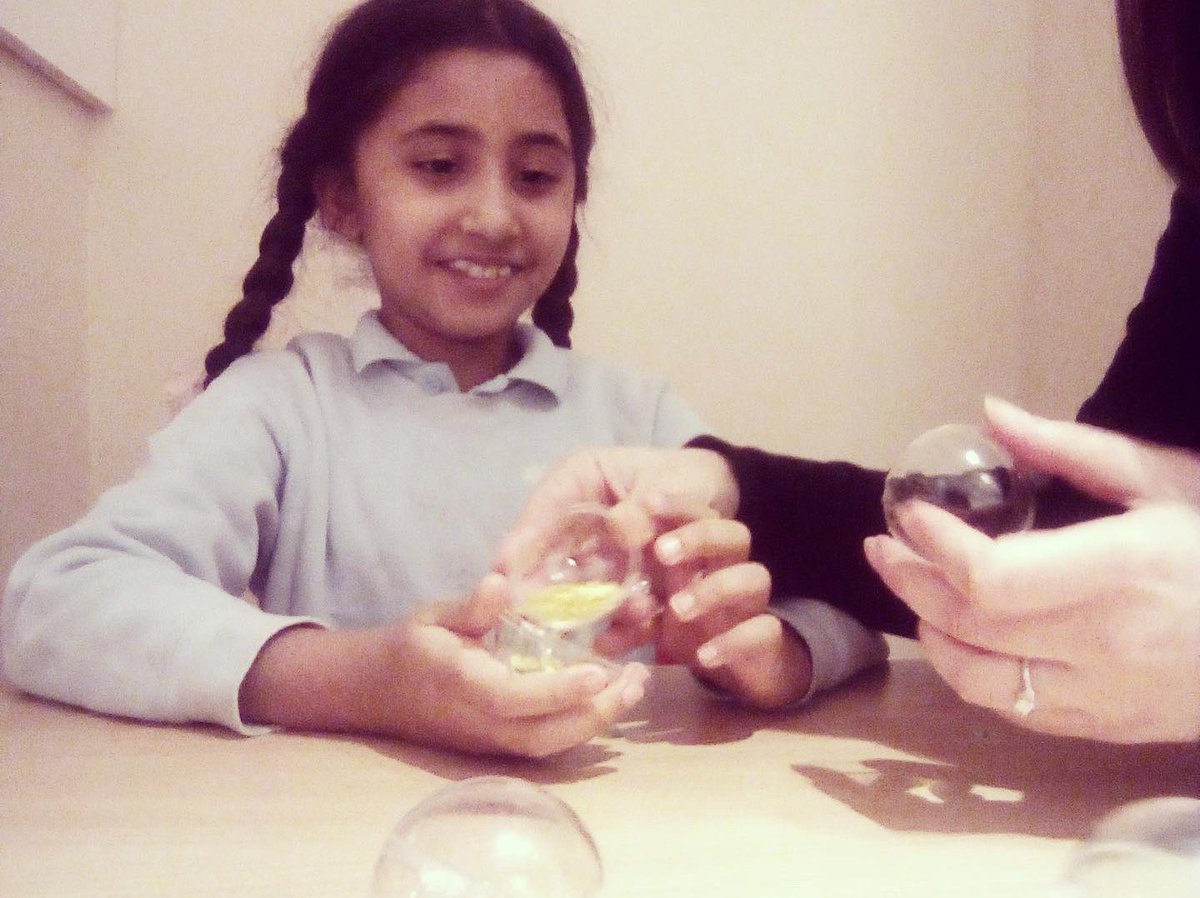 SchoolSnowflake's tweet photo. December is finally here, and weβre celebrating the season. Today our Snowflake #SaLT helped our pupils to create #Christmas #baubles. Whether they were working on manding for resources like glitter or to choose their favourite colour using #expressivelanguage, they all had fun! https://t.co/Cl3NDtmfh5