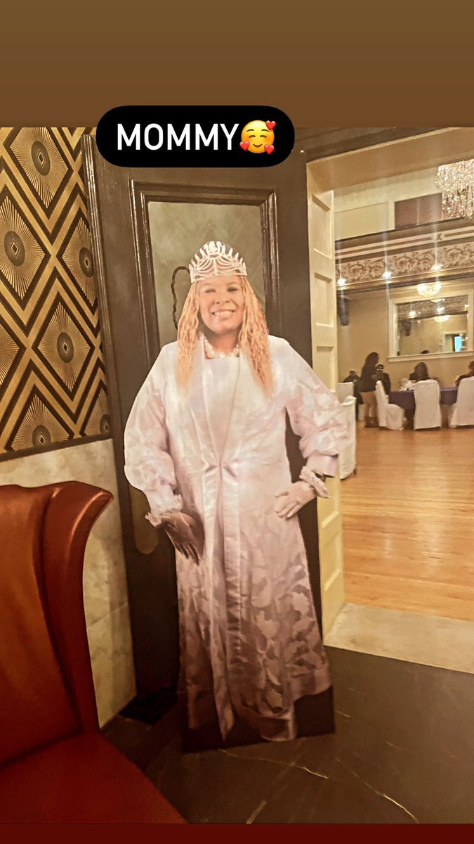 MamaDei92's tweet photo. She was crowned 💙😍 #EasternStar #medinaCourt #OES #daughtersofIsis go Mama✅ #illustriouscommandress https://t.co/z2YIj4uhqM