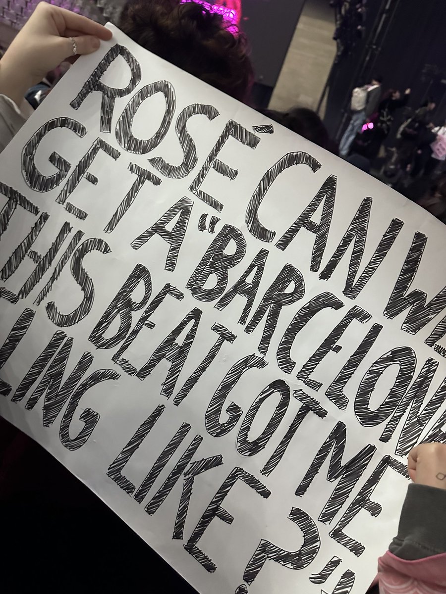 bitterminari's tweet photo. WHAT JUST HAPPENED????!!!!
#BORNPINKinBarcelona #BLACKPINK https://t.co/g1Gx5l9Psx