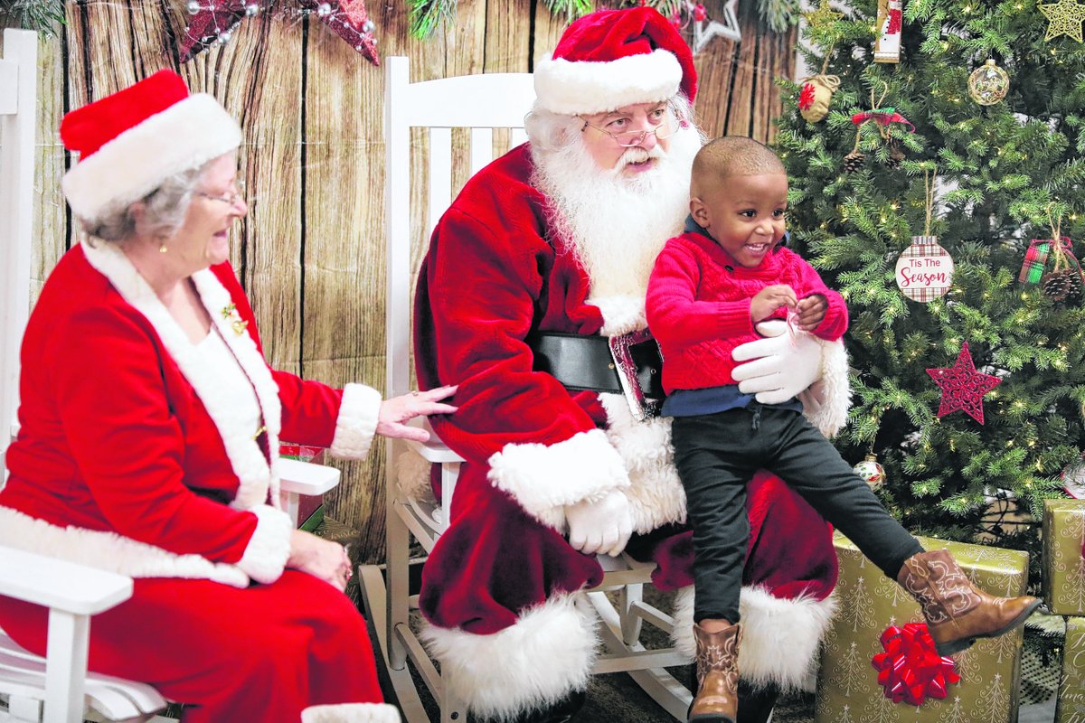 Mr. and Mrs. Claus visited Ellerbe for their Hometown Christmas. Santa Season is here!

📷 Hayley White  | Daily Journal