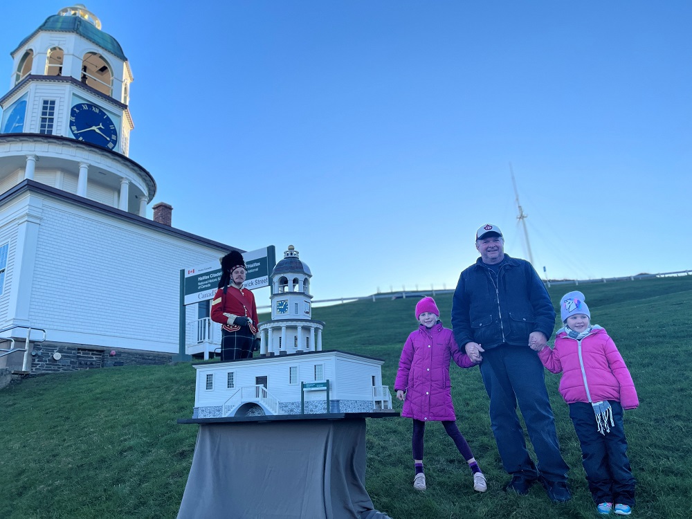 ParksCanada_NS's tweet image. Hobbyist Ken Grandy with his #PandemicProject: a detailed replica of the iconic Town Clock. Last week, Ken and family brought the &quot;little&quot; up to see the &quot;big&quot; before this labour of love goes on display at @HfxStanfield airport. #Halifax #heritage #replica @HalifaxCitadel