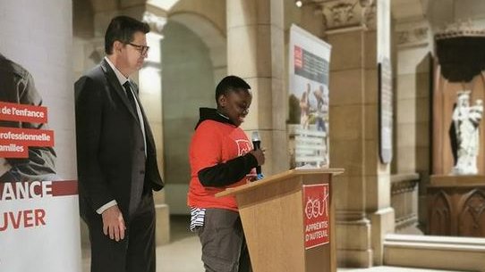 «J’apprends des choses et ça me sert», Seydina a ouvert son nouveau collège suivi par G.Siffredi, pst du 92 et JM.Sauvé, pst d’<a href="/AAuteuil/">Apprentis d'Auteuil</a>, pour des pédagogies innovantes et tournées vers l'avenir. Merci à <a href="/hautsdeseinefr/">Département des Hauts-de-Seine</a> <a href="/VilledeMeudon/">Ville de Meudon</a> <a href="/VilleDeClamart/">Ville de Clamart</a> et les partenaires du projet!