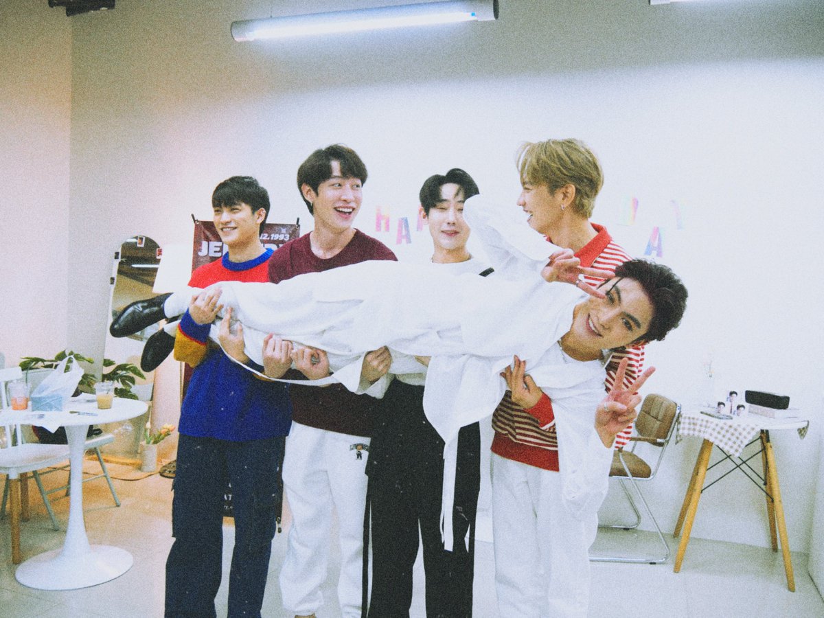 LostinTinee's tweet photo. CEO Ton_ppk และเหล่าเด็กซนของเขา💕 เสียดายมาไม่ครบทั้งบ้าน❤️
@jeff_eskape @3rdtnw @nykpus
🏠cloth_lab.ent
#tonz_ppk #jeff_eskape #nykpus #thirtnw #cloth_labentertainment #clothlabentertainment #cinderellaboysรักร้ายนายเที่ยงคืน https://t.co/lsqWVLWh7D
