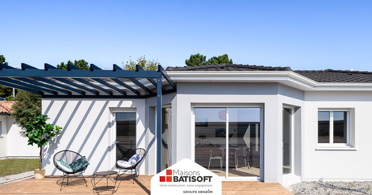 Zoom sur cette réalisation de 111 m² signée Maisons Batisoft

En plus de sa belle surface habitable, elle compte de nombreux atouts :
🛋 La pièce de vie offre une vue panoramique sur grâce à son bow-window
🛏 3 chambres dont une belle suite parentale
💼 Un bureau

#construction