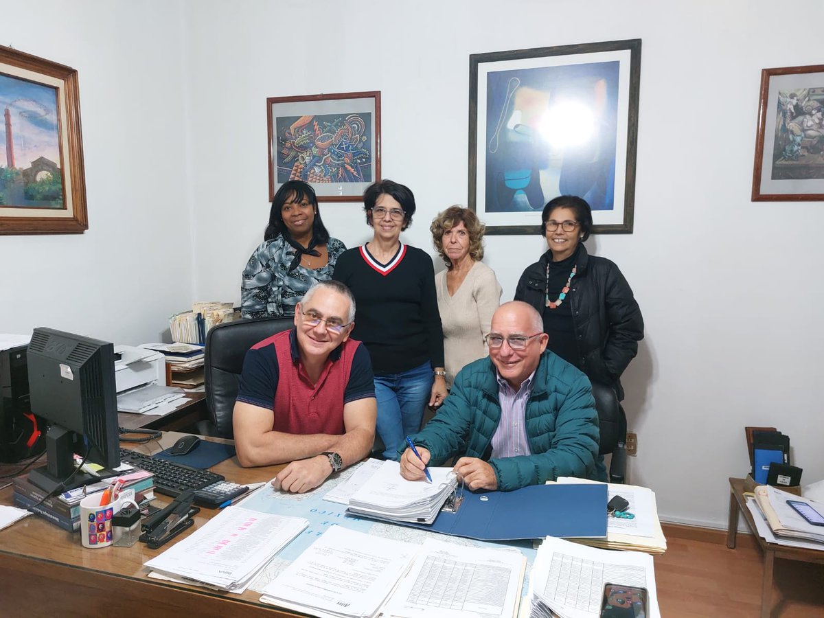 escalonaegrem's tweet photo. #Prelasa,un espacio donde se encuentran nuevas oportunidades para la promoción y comercialización del arte, despide a Rolando Verdes, al culminar su misión con notables aportes empresariales México-Cuba.Momento de la firma del proceso de entrega. #CubaEsCultura
#EmbaCuMex https://t.co/piMSg3IwND