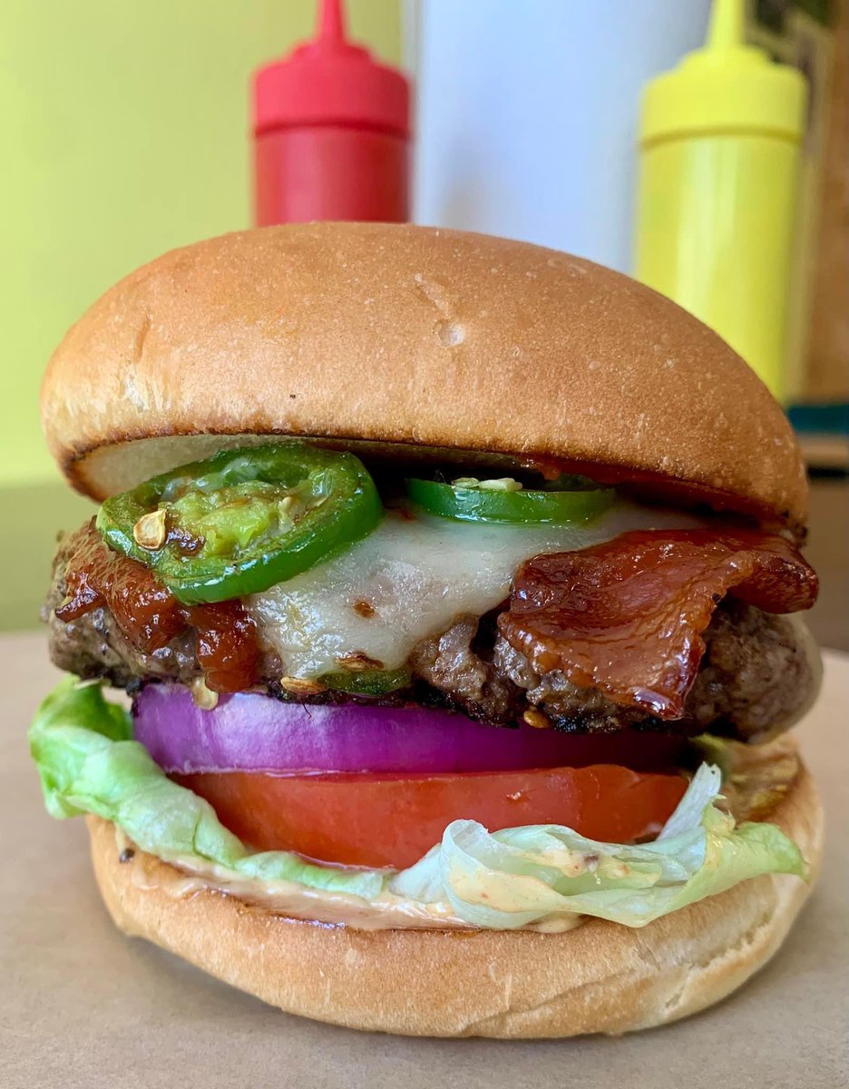 honcho_tizz's tweet photo. Jamaican Jerk Sauce is a hit everytime🤧🔥 Stop in a grab a burger today !! https://t.co/7nP15m8tAo