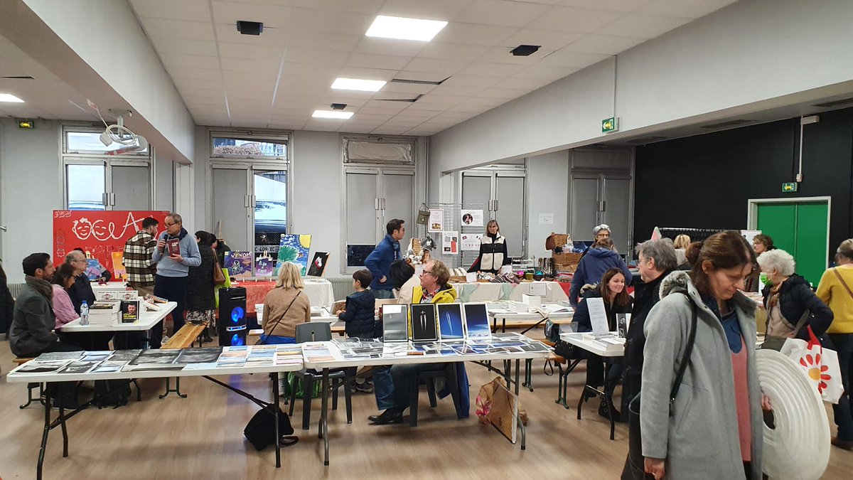 Il est encore temps de remplir la hotte du Père  Noël 🎅 au marché de Noël solidaire, complexe René Leduc! #Noel