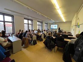 cbap_cz's tweet image. V pondělí 5. 12. 2022 měl Tomáš Kolomazník, výkonný ředitel Centra pro bezpečnostní analýzy a prevenci, přenášku na Západočeské Univerzitě v Plzni pro studenty magisterského programu Mezinárodní vztahy na zajímavé a vrcholně aktuální téma &quot;Dezinformace jako současný fenomén&quot;.