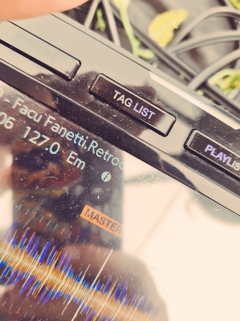 Algunos placeres q nos damos siendo djs 😍. Closing en Santa 
@FacuFanetti