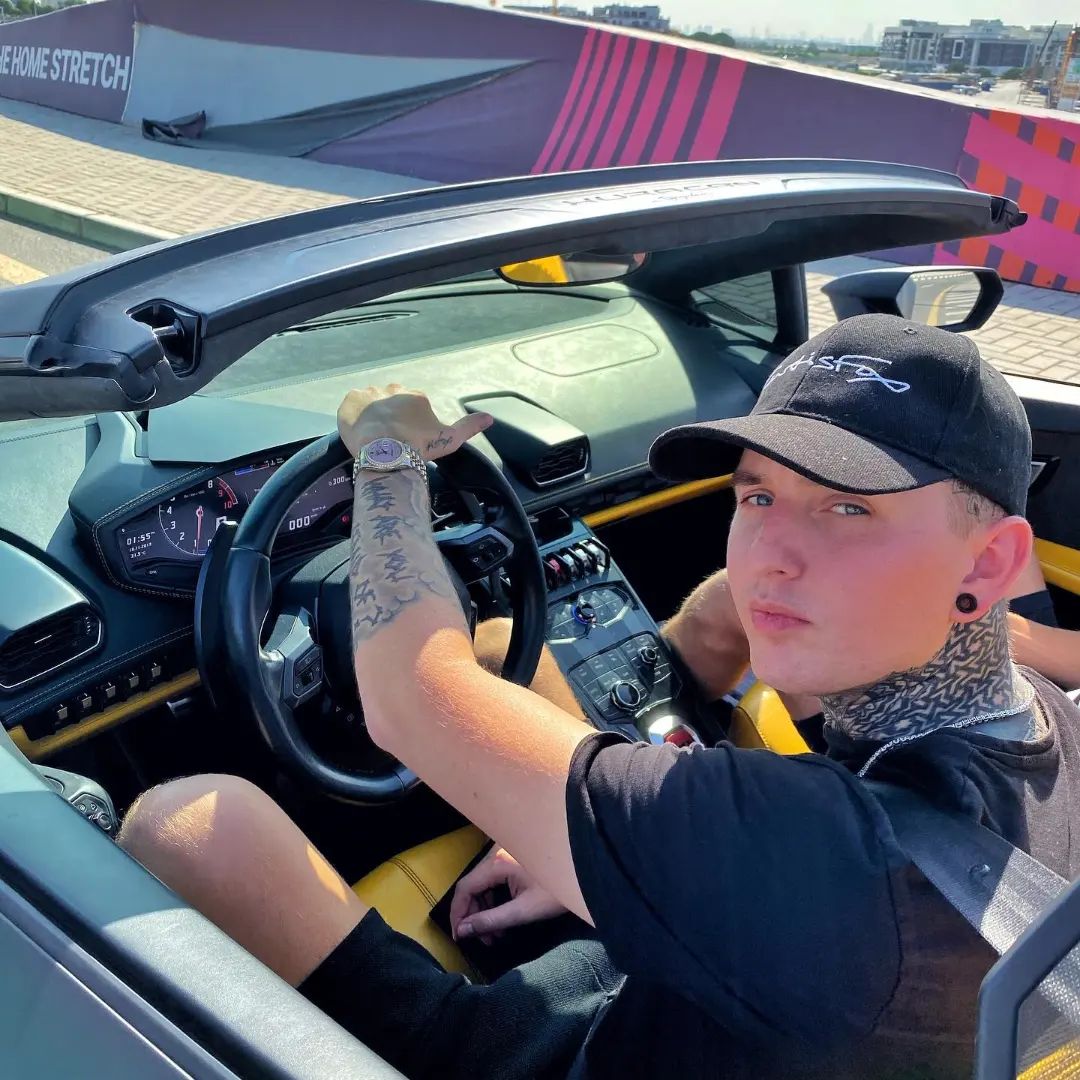 If only you knew what I was working on in the background 🔥