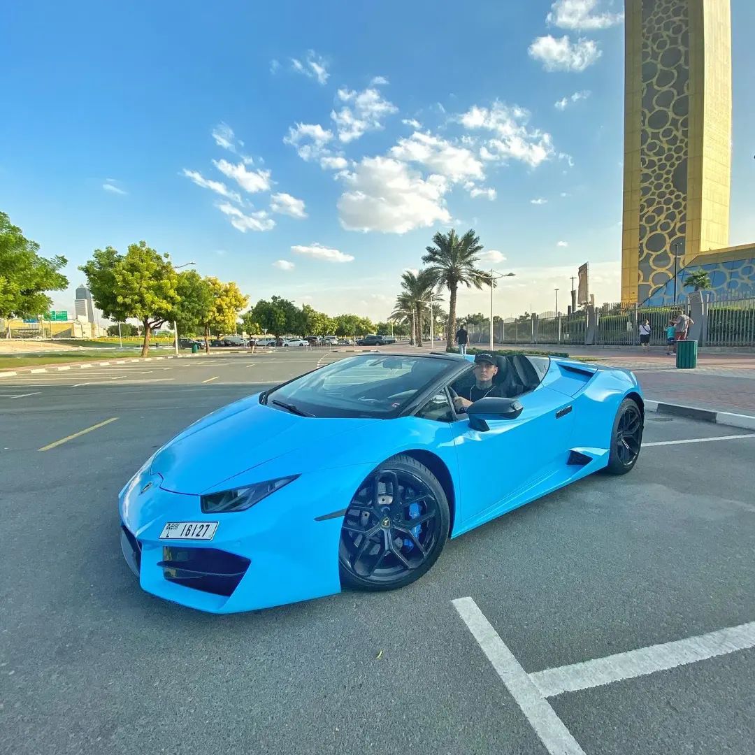 That Friday feeling 🚙💨 Have a great weekend 💫