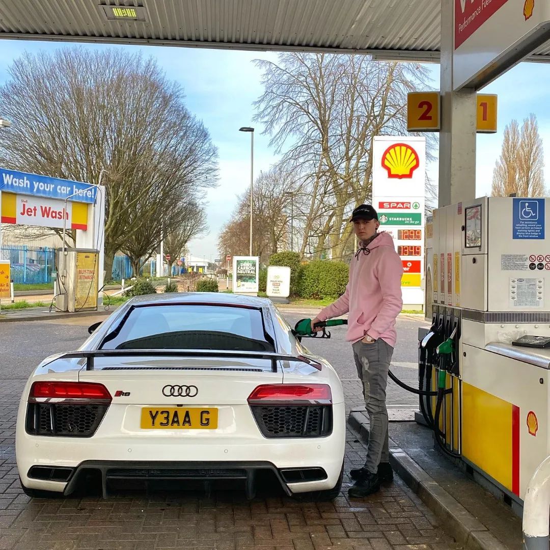 Just keep filling until the pump stops and cry about it later 😀🤷🏻‍♂️