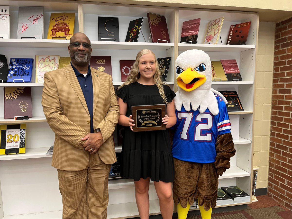 ussportsuniv's tweet photo. We would like to extend a congratulations to Bailey Davidson of Citronelle High School for being selected Scholar Athlete of the Week last week! Bailey is ranked number two in her class with a 4.8 GPA. Check out the link here: https://t.co/iAPMhBXQhv

#ussa #scholarathlete https://t.co/OiC8r81cA9