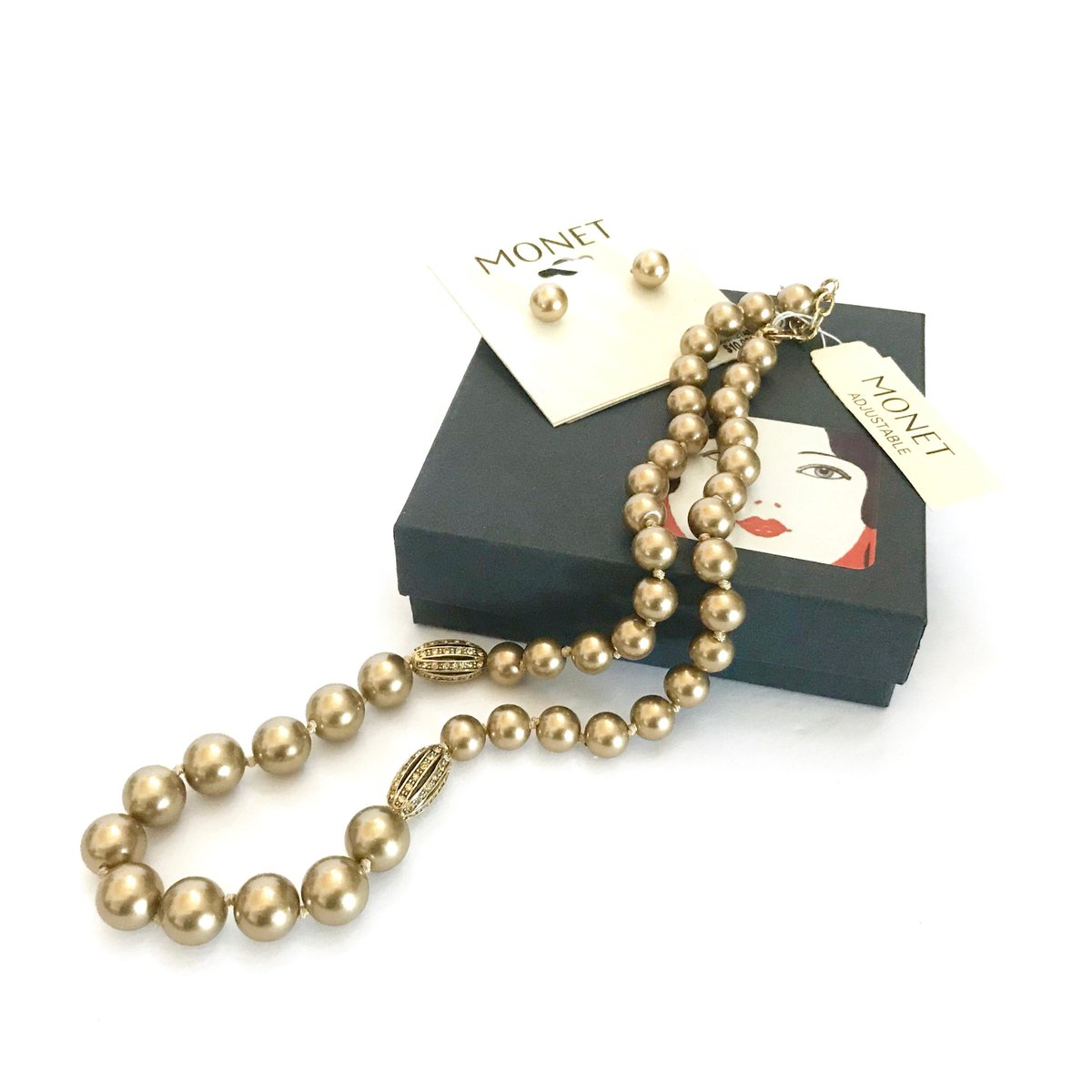 VintageImagine's tweet photo. Monet NOS Gold Tone Demi Necklace & Earring Set Graduated Beaded Necklace Pierced Earrings Wedding Set Gift for Her #VintageDemi #VintageSet
$67.2
➤ https://t.co/rYOu7IaX4u https://t.co/BpEwLlvQcR