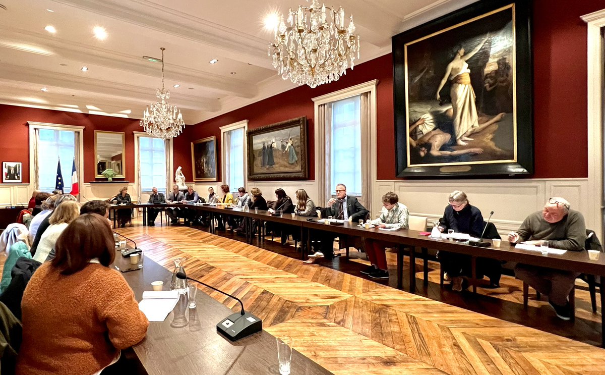 Ce lundi matin, je réunissais les directeurs EHPAD et présidents de CCAS, de la circonscription, pour évoquer la situation des établissements en cette fin d’année

Soyons attentifs et mobilisés, pour nos aînés, et les personnels soignants et administratifs